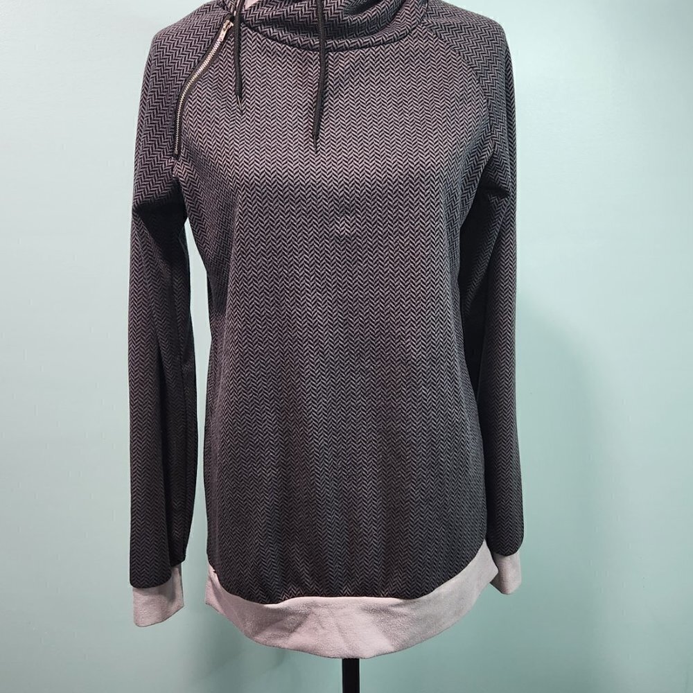 Black and White Chevron Style Size Medium